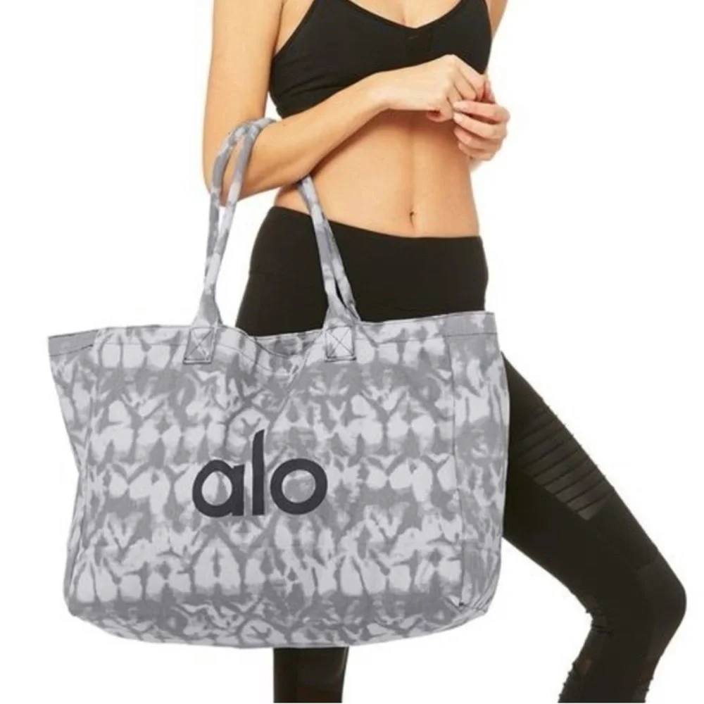 NWT- ALO Iconic Oversized Grey Tie-Dye Tote - Picture 3 of 4